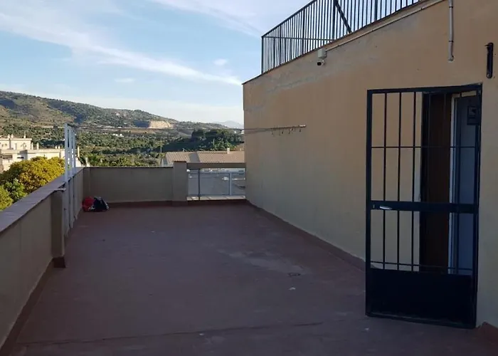 Holidays2torremolinos In Loma Del Colegial Close To Center With Pool, Rooftop Terrace Appartement Torremolinos